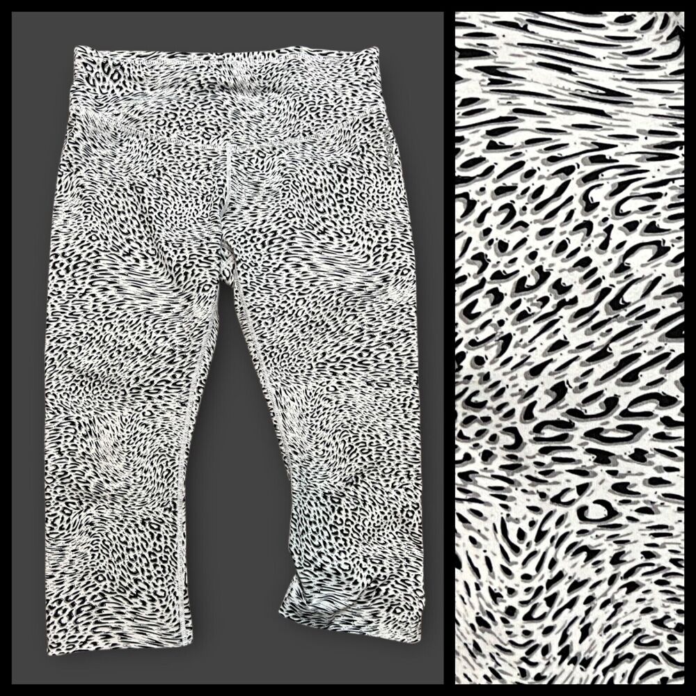 Reebok Activewear Cropped Athletic Leggings Animal Print Medium‎ Black White
